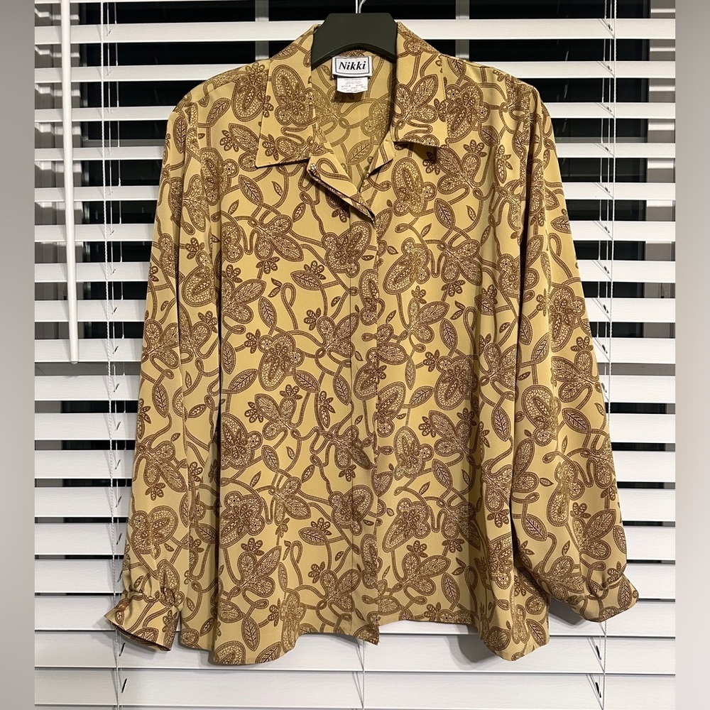 Nikki Hide button blouse Size 12